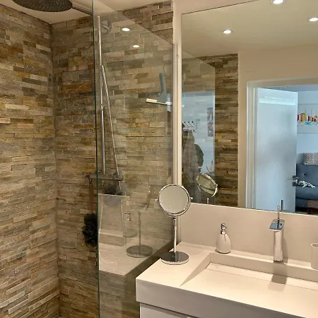 Tropez Centre 2 Parking Apartment *